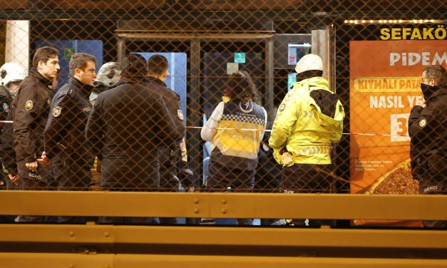 Metrobüs durağında acı olay: Hayatını yitirdi