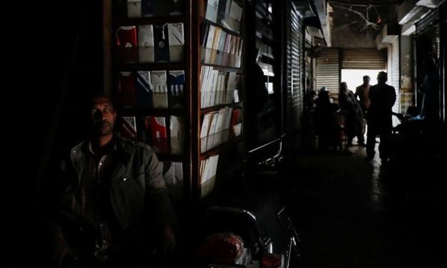 Pakistan’da elektrik krizi: Milyonlarca kişi elektriksiz kaldı