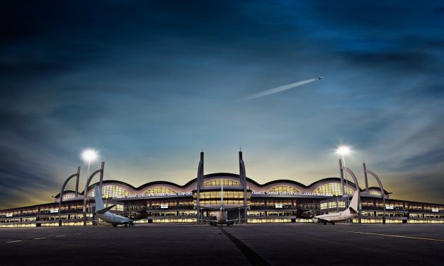 Sabiha Gökçen Havalimanı’nda yakalandı: 4 valiz dolusu insan saçı!