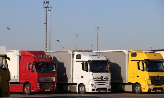 Tır sürücüleri “Cumhuriyet tarihinin ihracat rekoru”ndan mutlu