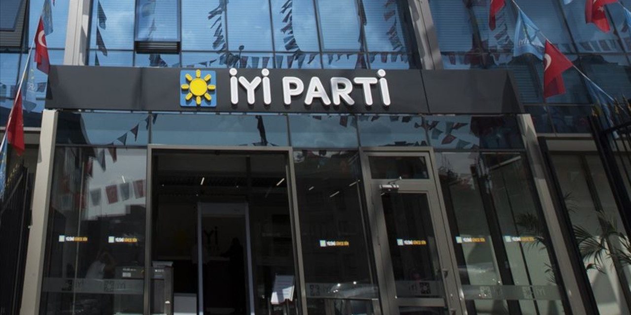 YETERLİ Parti İzmir yeni liderini seçti