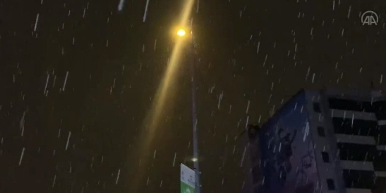 İstanbul’da kar gece bastırdı: Beyaza büründü
