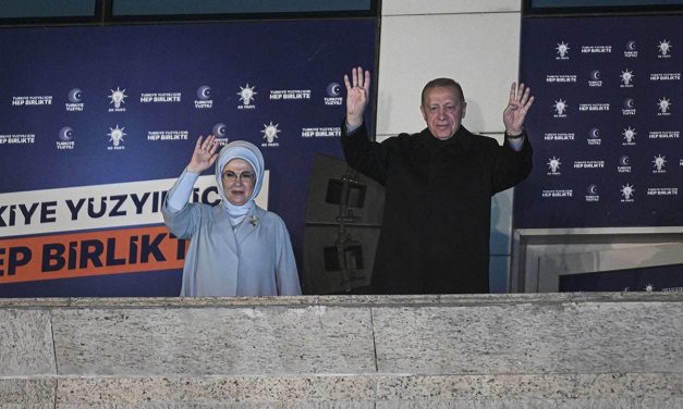 Cumhurbaşkanı Erdoğan balkon konuşması yaptı