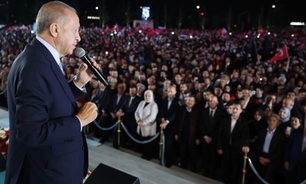 Cumhurbaşkanı Erdoğan Beştepe’de balkon konuşması yaptı