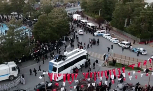 İmamoğlu’na Erzurum’da taşlı akın