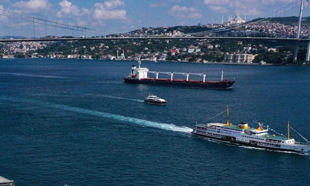 İstanbul Boğazı’nda gemi trafiği çift istikametli durduruldu