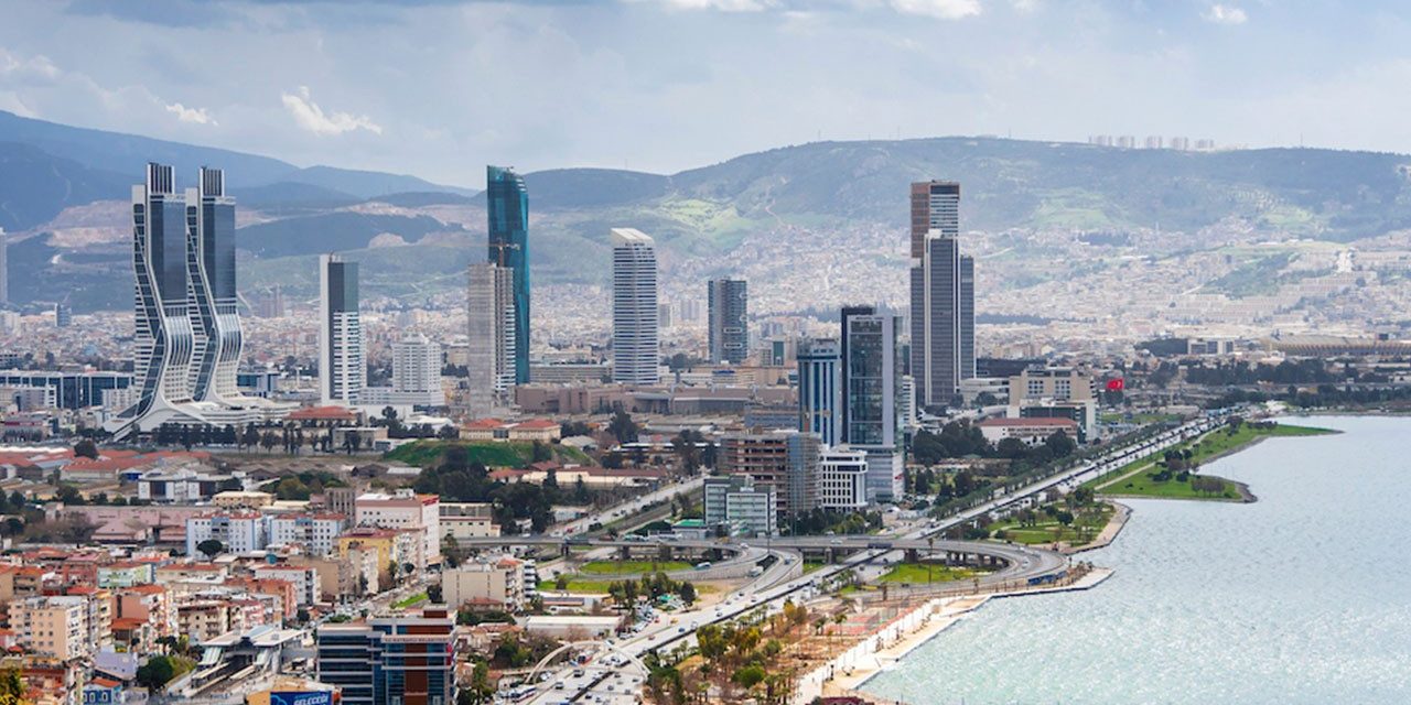 İzmir, cümbüş ve yemek bölümünde vites büyüttü