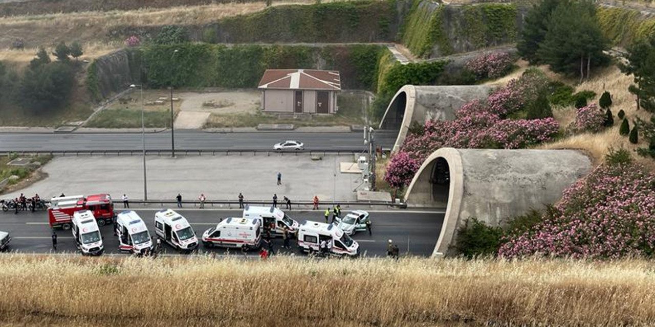 İzmir’de Bayraklı Tüneli’nde TIR yandı