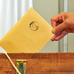 Kendisini AK Parti’li müşahit üzere gösteren bayan hakkında tutanak tutuldu