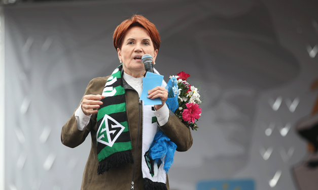 ÂLÂ Parti Genel Lideri Akşener, Sakarya’da vatandaşlarla buluştu