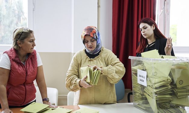 Oylar sayılmaya başlandı