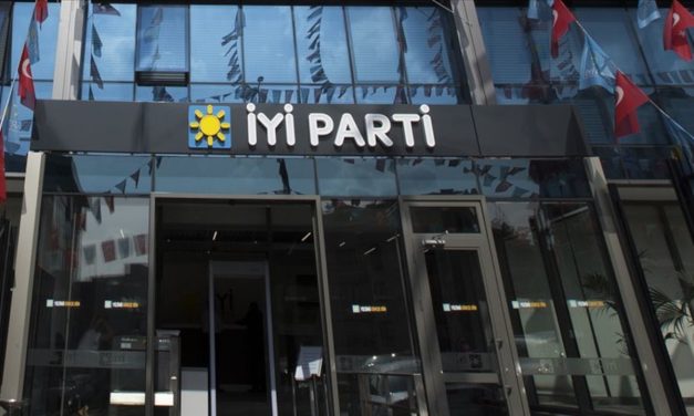 Seçimin akabinde birinci istifa Yeterli Parti’den geldi