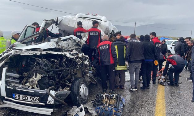 Sivas’ta katliam üzere kaza: 4 meyyit