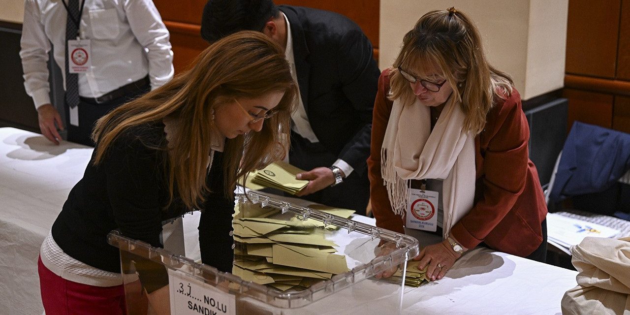 Yurt dışında sandık kurulan birçok noktada oy kullanma süreci sona erdi