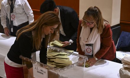 Yurt dışında sandık kurulan birçok noktada oy kullanma süreci sona erdi