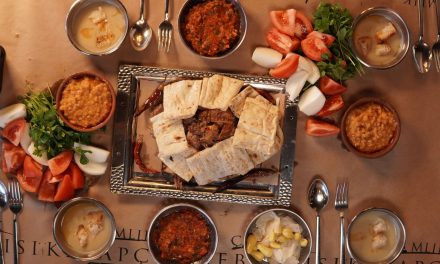 Denizli’nin Kalbinden Gelen Lezzet: Camlik Denizli Kebapcisi